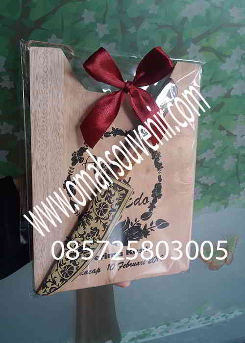 talenan gantung dan pisau